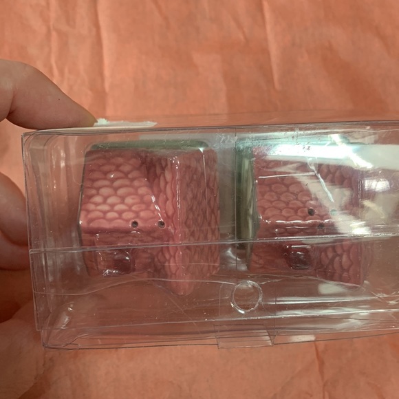 Kohl’s Holiday Village ceramic home salt and pepper shakers - Picture 2 of 5